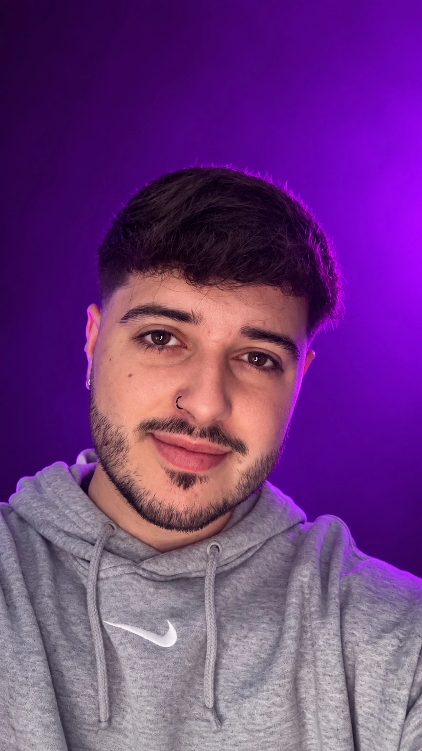 Retrato de Benjamín, diseñador gráfico de miniaturas para YouTube